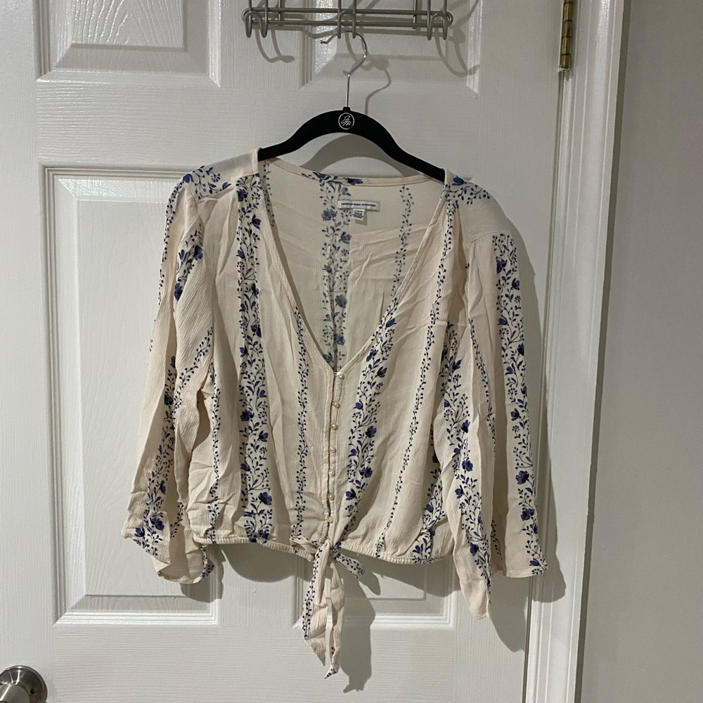 American Eagle cropped floral blouse size large